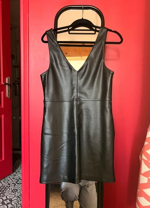 Robe courte en similicuir, marque: Mango, état: Très bon état, taille: XS / 34 / 6, 4,00 €, 4,90 € Protection acheteurs incluse