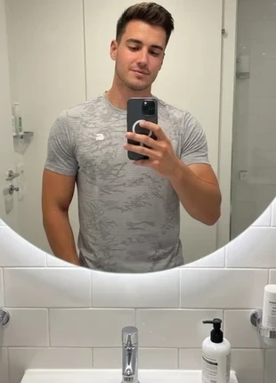 T-shirt de sport gris motif camouflage – Taille S, marque: Sportune, état: Très bon état, taille: S, 5,00 €, 5,95 € Protection acheteurs incluse