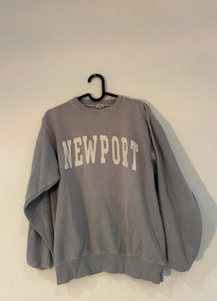 Oversized Newport Sweatshirt • Grau • Unisex, brand: Brandy Melville, condizioni: Ottime, taglia: M / IT 42 / EU 38, €10.00, €11.20 include la Protezione acquisti