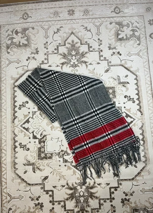 🧣 Écharpe à carreaux noir/blanc/rouge – chaude & tendance, marca: Vintage Dressing, estado: Muito bom, €12.00, €13.30 inclui Proteção do Comprador