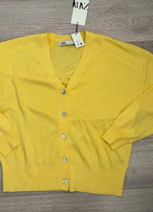 Zara yellow cardigan, new season. Size M(new), merk: Zara, staat: Nieuw met prijskaartje, maat: M / 38 / 10, € 17,00, € 18,55 inclusief Kopersbescherming