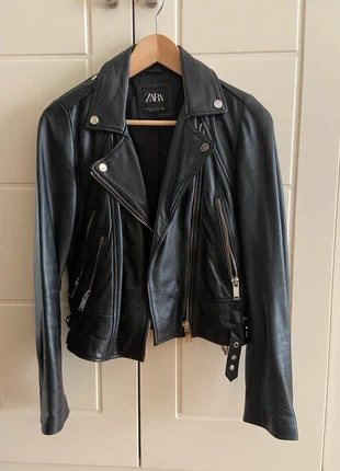 Cazadora biker piel Zara, brand: Zara, condizioni: Ottime, taglia: XS / IT 38 / EU 34, €50.00, €53.20 include la Protezione acquisti