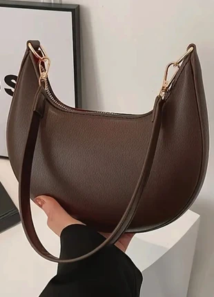 Sac a main en cuir synthétique en forme arrondie, marque: Boutique indépendante, état: Très bon état, 15,00 €, 16,45 € Protection acheteurs incluse