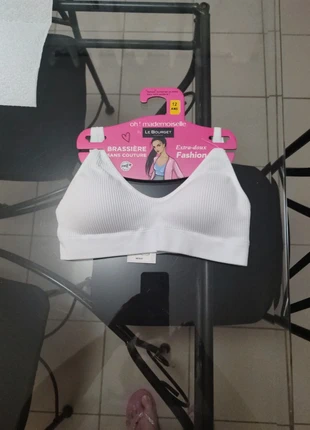 Brassière fille, marque: Le Bourget, état: Neuf avec étiquette, taille: 12 ans / 152 cm, 10,00 €, 11,20 € Protection acheteurs incluse