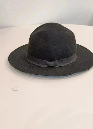 Chapeau élégant noir en feutre, marke: Camaïeu, zustand: Sehr gut, größe: Einheitsgröße, 7,00 €, 8,05 € inklusive Vinted-Käuferschutz