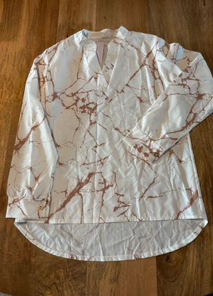Witte blouse met goud patroon, marque: New Collection, état: Neuf avec étiquette, taille: Taille unique, 4,00 €, 4,90 € Protection acheteurs incluse