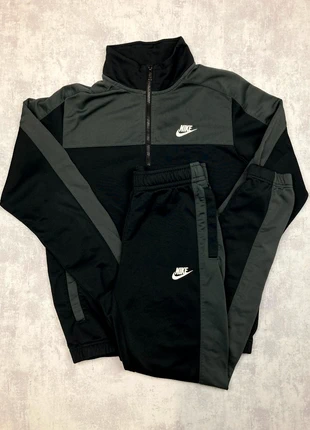 Ensemble survêtement Nike noir et gris taille S pantalon jogging et veste full zip mixte, marca: Nike, estado: Muito bom, tamanho: S, €38.00, €40.60 inclui Proteção do Comprador Pro