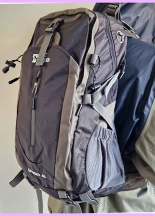 Sac à dos 40L léger noir gris avec soutien dorsal et housse pluie – pratique, marque: OUTDOOR, état: Neuf avec étiquette, 49,90 €, 53,10 € Protection acheteurs (Pro) incluse