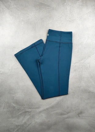 Legging réversible align a pattes d'éléphants / jambes larges Lululemon bleu marine - Taille M femme, marque: Lululemon, état: Très bon état, taille: M / 38 / 10, 50,00 €, 53,20 € Protection acheteurs (Pro) incluse