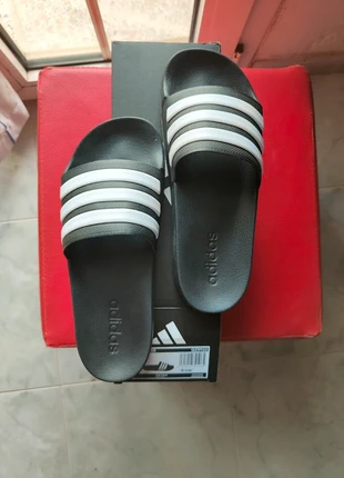 Ciabatte Adidas Adilette nere – Taglia 42 – Mai usate, marque: adidas, état: Neuf sans étiquette, taille: 42, 15,00 €, 16,45 € Protection acheteurs incluse