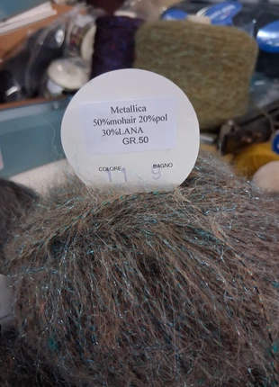 5 gomitoli 55% mohair grigio 7€, brand: LAINE, condizioni: Nuovo con cartellino, €7.00, €8.05 include la Protezione acquisti