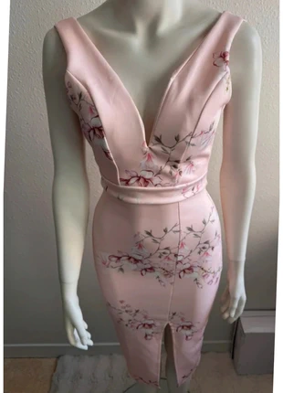 Robe rose fleurie WALG London – Taille XS/34– Élégante & chic, brand: WalG London, condition: New without tags, size: XS / 34 / 6, €17.00, €18.55 includes Buyer Protection