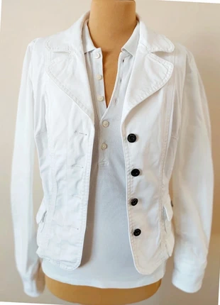 Veste cintrée courte blanche style jean, Dolce & Gabbana. Femme. Taille S., marque: Dolce & Gabbana, état: Très bon état, taille: S / 36 / 8, 60,50 €, 64,23 € Protection acheteurs incluse