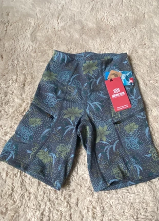 Short sport, merk: Sherpa, staat: Nieuw met prijskaartje, maat: XS / 34 / 6, € 4,00, € 4,90 inclusief Kopersbescherming