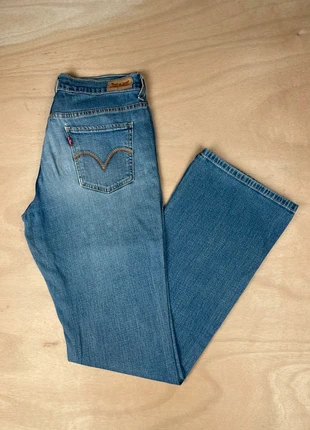 Jean Levis femme 515 bootcut coupe évasée matière élastique patch brodé, marke: Levi's, zustand: Gut, größe: S / 36 / 8, 15,50 €, 16,98 € inklusive Vinted-Käuferschutz