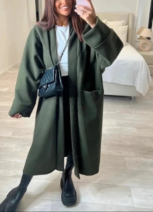 Manteau épais avec les poches, merk: Boutique indépendante, staat: Heel goed, maat: S / 36 / 8, € 16,99, € 18,54 inclusief Kopersbescherming Pro