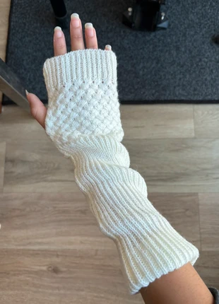 Une belle paire de gants d’hiver style crochet femme tendance, marque: Fashion, état: Très bon état, taille: Taille unique, 6,00 €, 7,00 € Protection acheteurs incluse