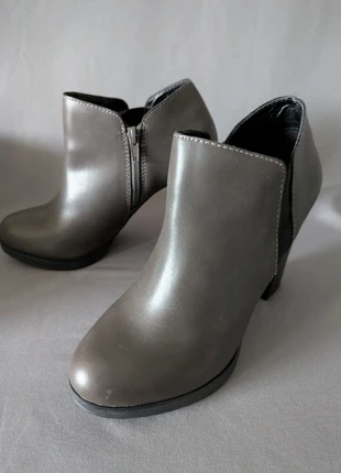 Bottines Anna Field gris taupe à talon carré neuves taille 37, brand: Anna Field, condizioni: Nuovo con cartellino, taglia: 37, €32.00, €34.30 include la Protezione acquisti Pro
