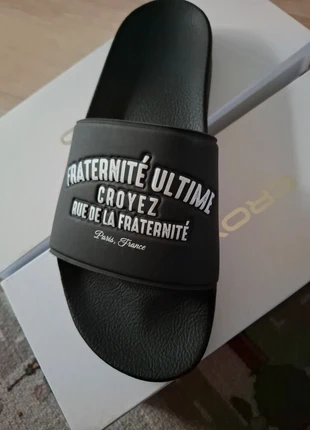 Croyez slippers, marque: croyez, état: Neuf sans étiquette, taille: Autre, 40,00 €, 42,70 € Protection acheteurs incluse