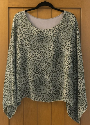 Chic Grey Leopard Print Batwing Top, condition: Very good, size: One size, £5.00, £5.95 includes Buyer Protection