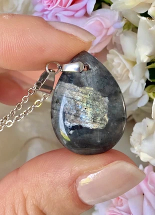 Collier pendentif Larvikites avec reflets Pierre Naturelle chaîne argenté, merk: Larvikite, staat: Heel goed, € 6,00, € 7,00 inclusief Kopersbescherming Pro