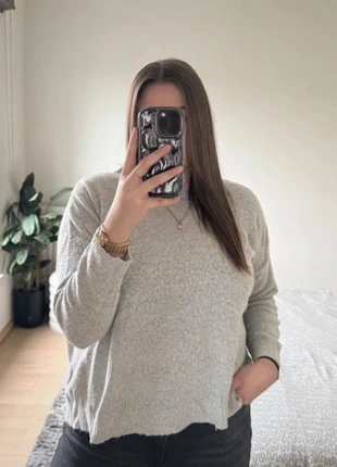 Pull gris clair d'hiver, marque: Bershka, état: Neuf sans étiquette, taille: S / 36 / 8, 2,00 €, 2,80 € Protection acheteurs incluse