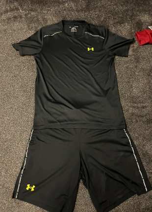 Under armour setje, merk: Under Armour, staat: Heel goed, maat: XS, € 12,00, € 13,30 inclusief Kopersbescherming