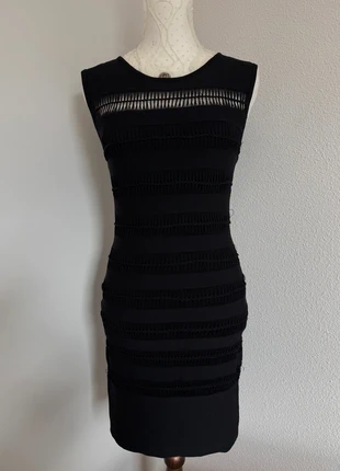 Robe Maje – Petite robe noire ajourée – Taille 3 36/S – Très bon état, merk: Maje, staat: Heel goed, maat: S / 36 / 8, € 52,00, € 55,30 inclusief Kopersbescherming