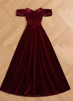 Robe élégante 🖤 Épaules dénudées – Taille M, marque: Atelier Elegance, état: Très bon état, taille: M / 38 / 10, 52,90 €, 56,25 € Protection acheteurs incluse