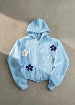 Veste polaire bleue avec fleurs brodées, staat: Heel goed, maat: M / 38 / 10, € 69,90, € 74,10 inclusief Kopersbescherming