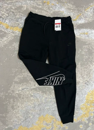 Bas Nike Tech Taille correspond à M / Prix négociable à 90€ ou RIEN, brand: Nike, condition: Very good, size: M, €95.00, €100.45 includes Buyer Protection