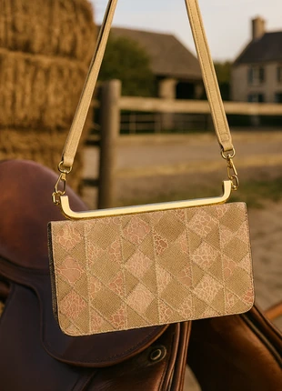 Sac à main - beige old money - vintage - poignet dorée + hanse - cuir type serpent, merk: Vintage Dressing, staat: Heel goed, € 29,00, € 31,15 inclusief Kopersbescherming