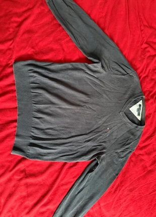 Pull Tommy Hilfiger col V noir– Taille M, merk: Tommy Hilfiger, staat: Heel goed, maat: M, € 9,00, € 10,15 inclusief Kopersbescherming