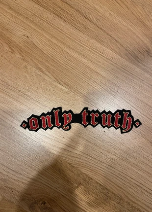 Toppa Patch - Only Truth - perfette condizioni, brand: Vintage Dressing, condizioni: Nuovo senza cartellino, €8.00, €9.10 include la Protezione acquisti