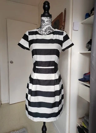Robe chic à rayures h&m Taille S, merk: H&M, staat: Nieuw met prijskaartje, maat: S / 36 / 8, € 13,00, € 14,35 inclusief Kopersbescherming