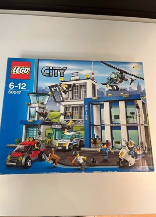 LEGO town city comisaria - modelo 60047, marque: LEGO, état: Très bon état, taille: 10 ans / 140 cm, 270,00 €, 284,20 € Protection acheteurs incluse