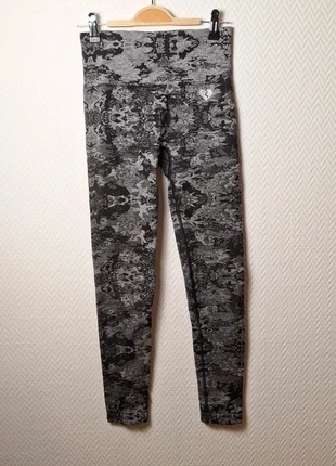 Legging Women's best taille S couleur noir et gris motifs camo, marque: Women's Best, état: Bon état, taille: S / 36 / 8, 12,00 €, 13,30 € Protection acheteurs (Pro) incluse