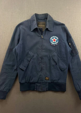 Blouson aviateur bleu marine Deus Ex Machina avec grands patchs brodés – style biker vintage, marca: Deus Ex Machina, estado: Muy bueno, tamaño: S, 75,00 €, 79,45 € Protección al comprador incluida