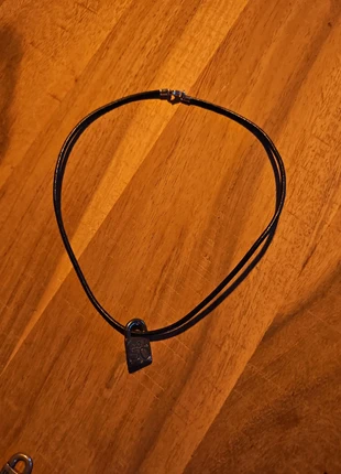 Collier en cuir avec pendentif unode50, marque: UNOde50, état: Très bon état, 5,00 €, 5,95 € Protection acheteurs incluse