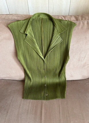 Pleats Please . Magnifique chemise sans manche, merk: Pleats Please Issey Miyake, staat: Heel goed, maat: L / 40 / 12, € 198,00, € 208,60 inclusief Kopersbescherming