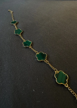 Armband met groene klavers, merk: NO LABEL, staat: Nieuw zonder prijskaartje, € 6,00, € 7,00 inclusief Kopersbescherming