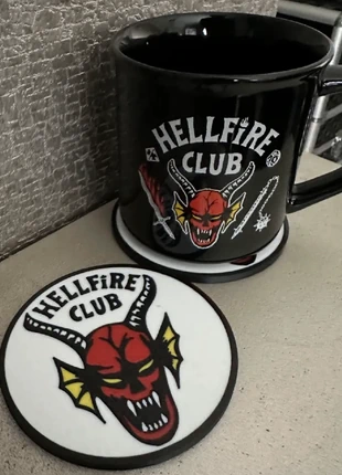 Sottobicchiere Hellfire Club - Fan Merch Stranger Things, marca: Stranger Things, estado: Muito bom, €10.00, €11.20 inclui Proteção do Comprador