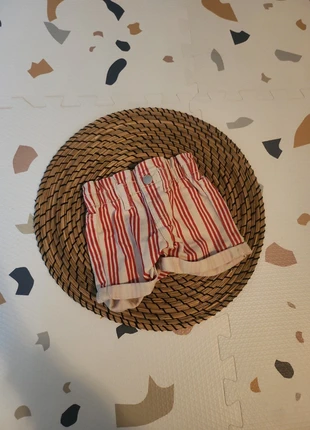 Korte broek van de Hema, marque: Hema, état: Très bon état, taille: 6-9 mois / 68 cm, 2,00 €, 2,80 € Protection acheteurs incluse