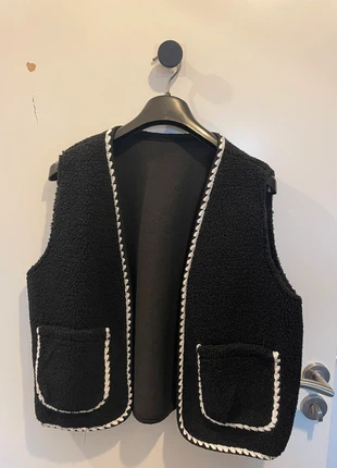 Gilet sans manche moumoute, marque: Italy Moda, état: Neuf sans étiquette, taille: M / 38 / 10, 15,00 €, 16,45 € Protection acheteurs incluse