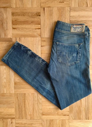 Jean Diesel Hushy taille W25 L32, marque: Diesel, état: Très bon état, taille: XS / 34 / 6, 15,00 €, 16,45 € Protection acheteurs incluse