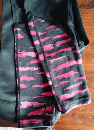 Leggings neri sportivi traspiranti con caviglie fucsia Even&Odd - Taglia S | #bansamipanta, marca: Even&Odd, estado: Muy bueno, tamaño: S / 36 / 8, 3,50 €, 4,38 € Protección al comprador incluida