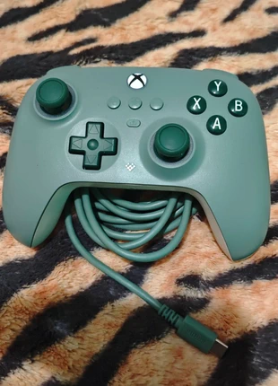 8BitDo Ultimate C Wired Controller for Xbox (Green) - PC / Series X/S, marca: 8BitDo, estado: Muito bom, €22.00, €23.80 inclui Proteção do Comprador