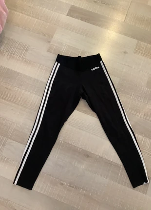 Legging adidas femme, marque: adidas, état: Très bon état, taille: S / 36 / 8, 4,00 €, 4,90 € Protection acheteurs incluse