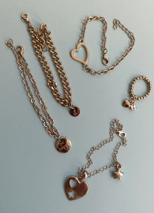 Set di 4 braccialetti + un anello color argento, zustand: Neu, 4,90 €, 5,85 € inklusive Vinted-Käuferschutz