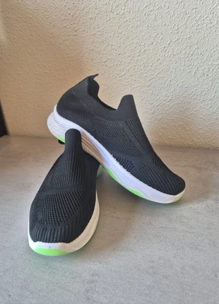 Zapatillas deportivas negras transpirables – Talla 39 – Suela blanca – Cómodas y ligeras, marca: Local, estado: Muy bueno, tamaño: 39, 4,99 €, 5,24 € Protección al comprador incluida